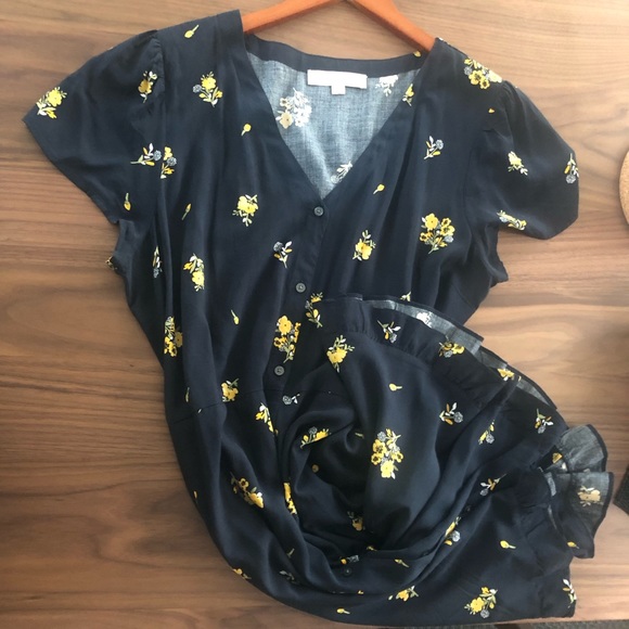 LOFT Dresses & Skirts - Navy blue button down flutter dress w/flowers 💐